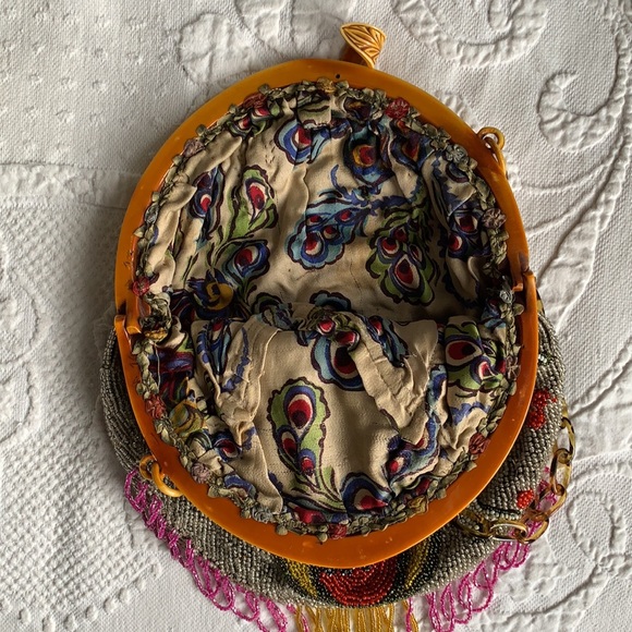 Beaded bag with Bakelite frame - Picture 3 of 7